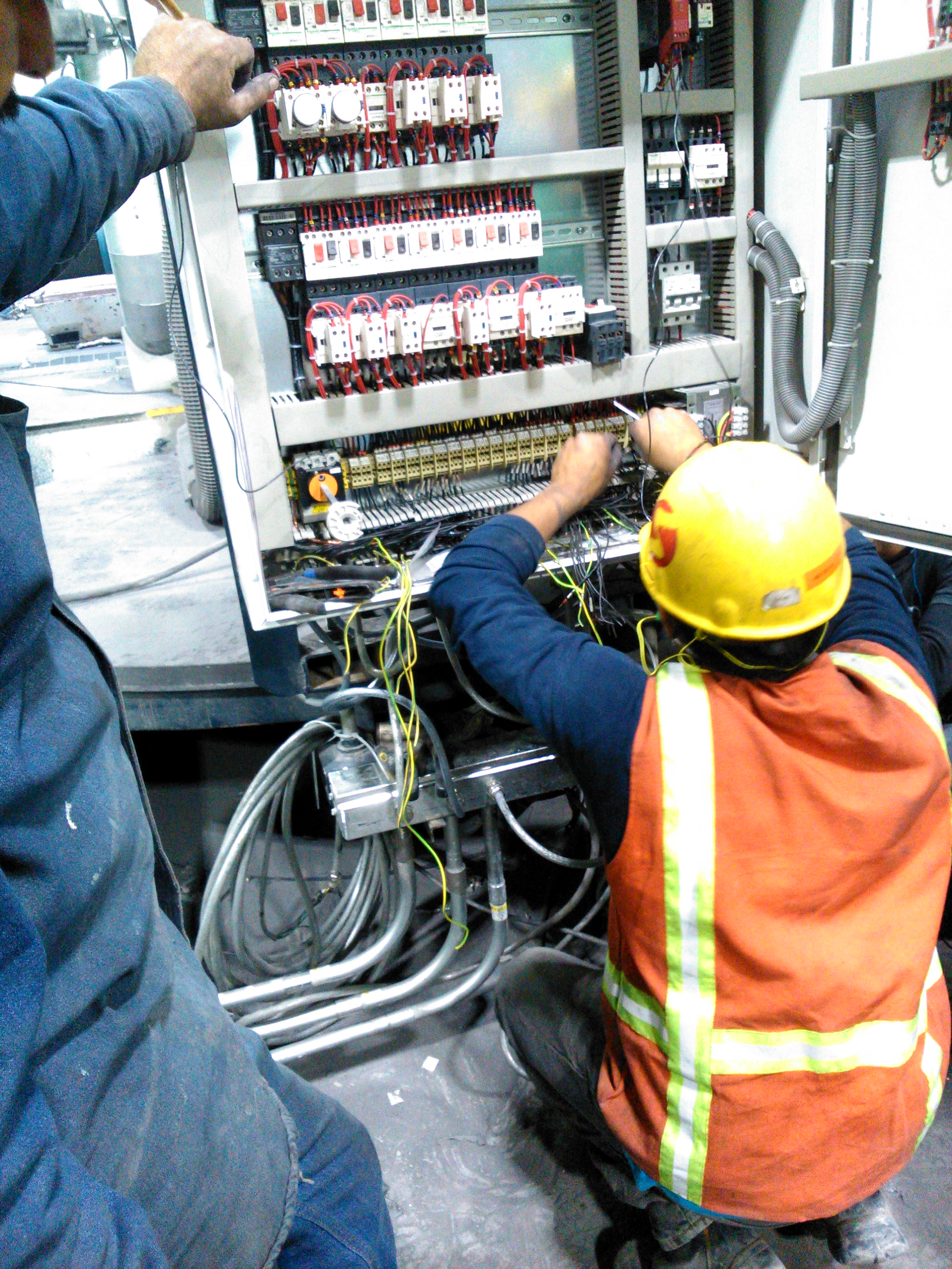 Damos soluciones a proyectos de ingeniería eléctrica, además ofrecemos servicios a la arquitectura, obra civil, sistemas de proceso y sistemas de empaque.